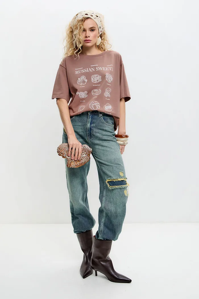 Футболка с принтом "Russian sweets" шоколадного цвета
