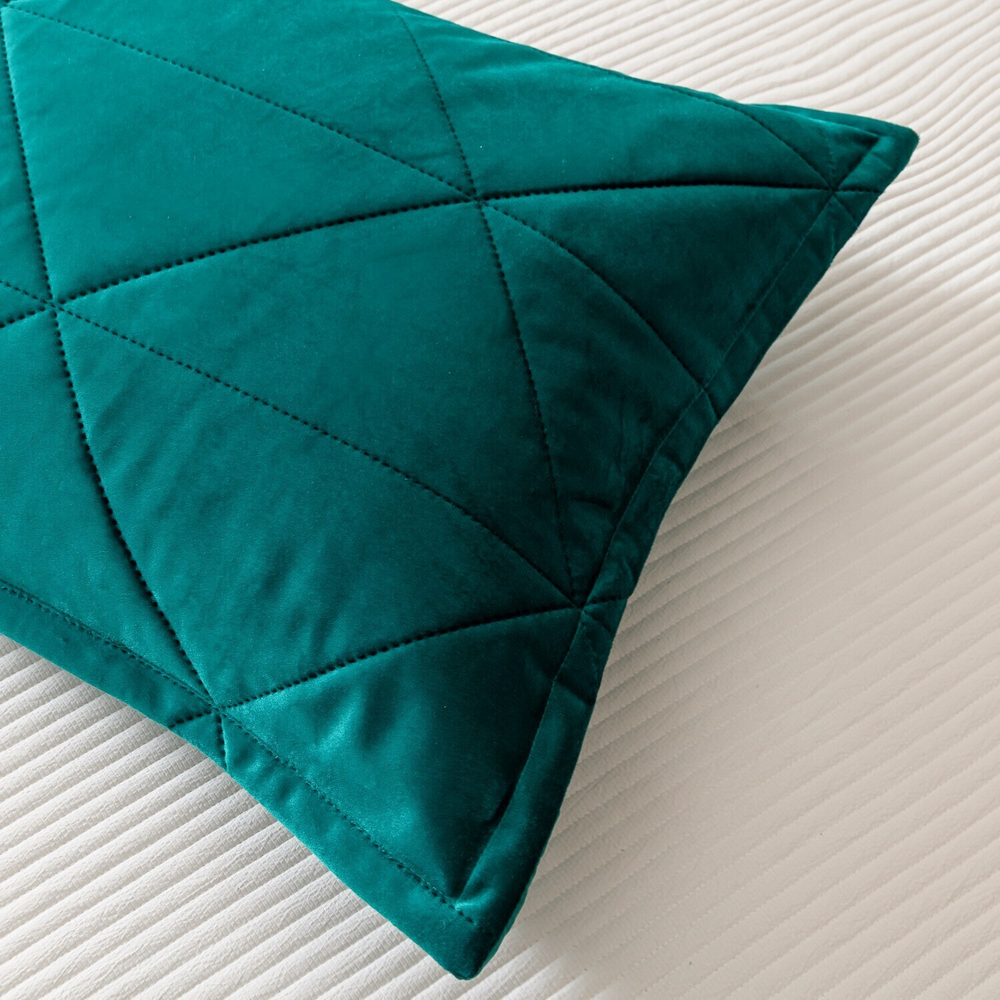 Велюровое покрывало в клетку и две наволочки OVL045