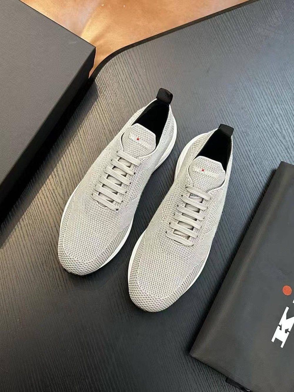 Кроссовки Kiton