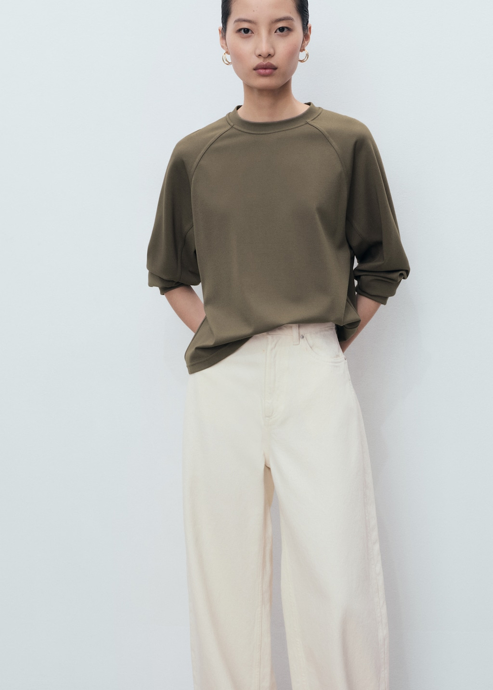 Свитшот с круглым вырезом горловины