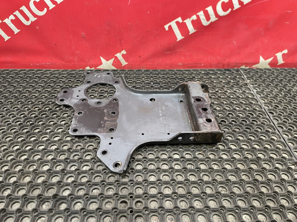 Кронштейн усилителя бампера левый