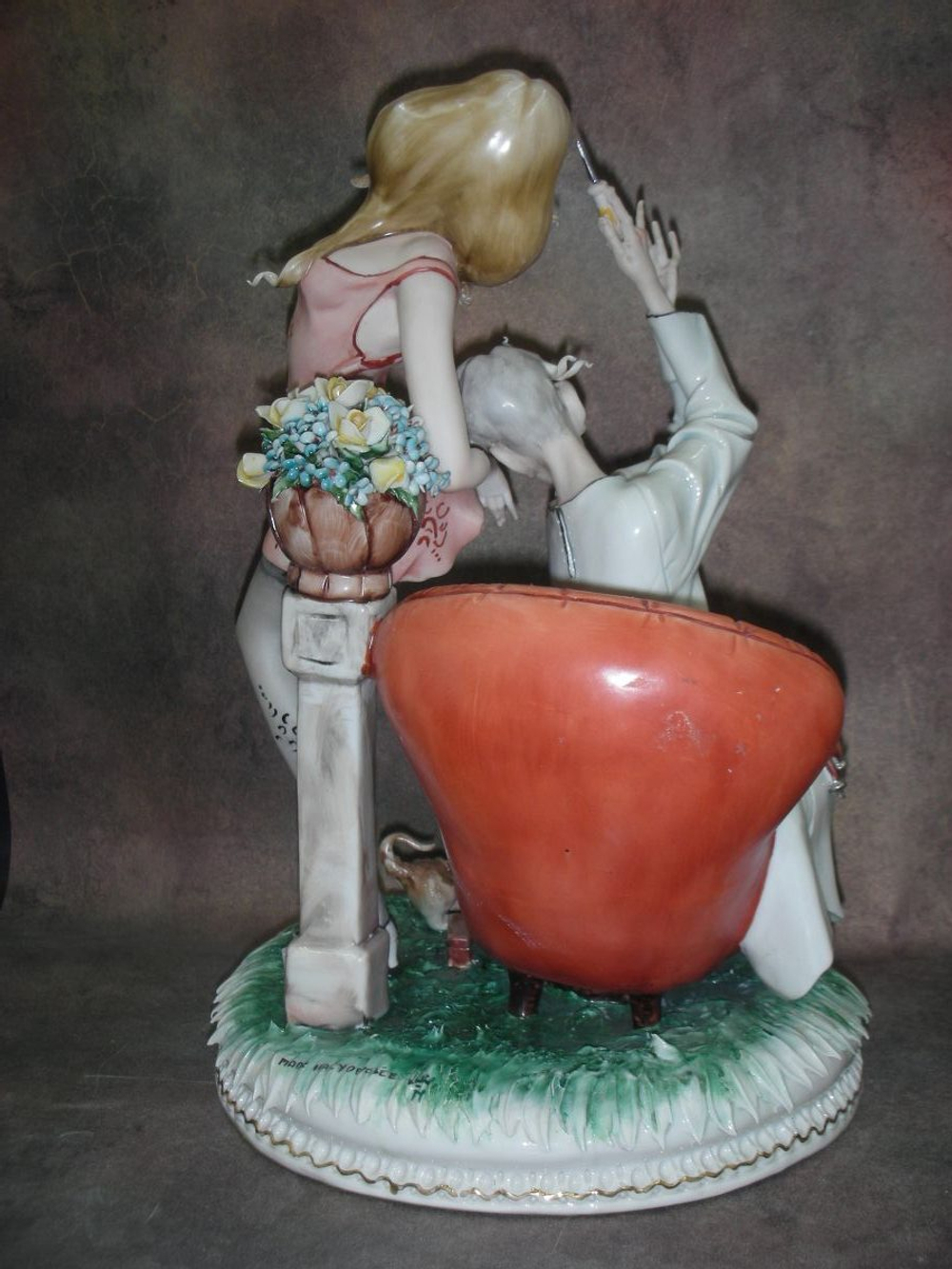 Статуэтка. Фарфор. Докторское наслаждение. Capodimonte. Италия
