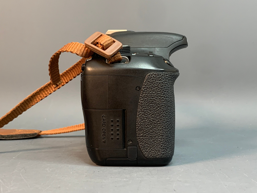 Canon 600D kit 18-55mm 3.5-5.6 IS ll 22.000 кадров