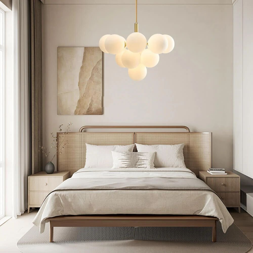 Современная модель с белыми матовыми шарами 🤍