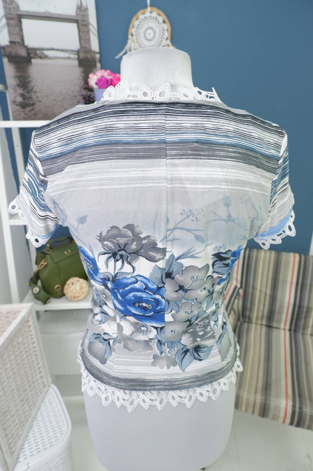 Блузка с цветами 40 размер