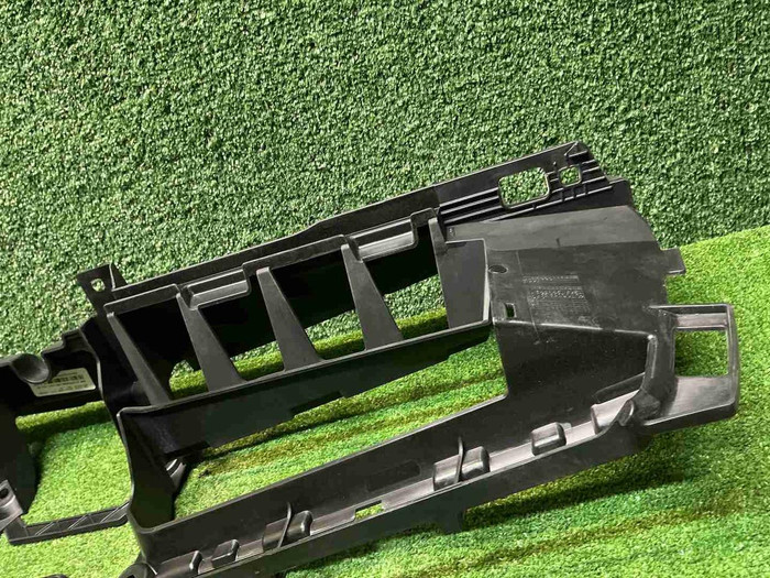 Кронштейн решетки Mercedes GLS x167 (19-24)