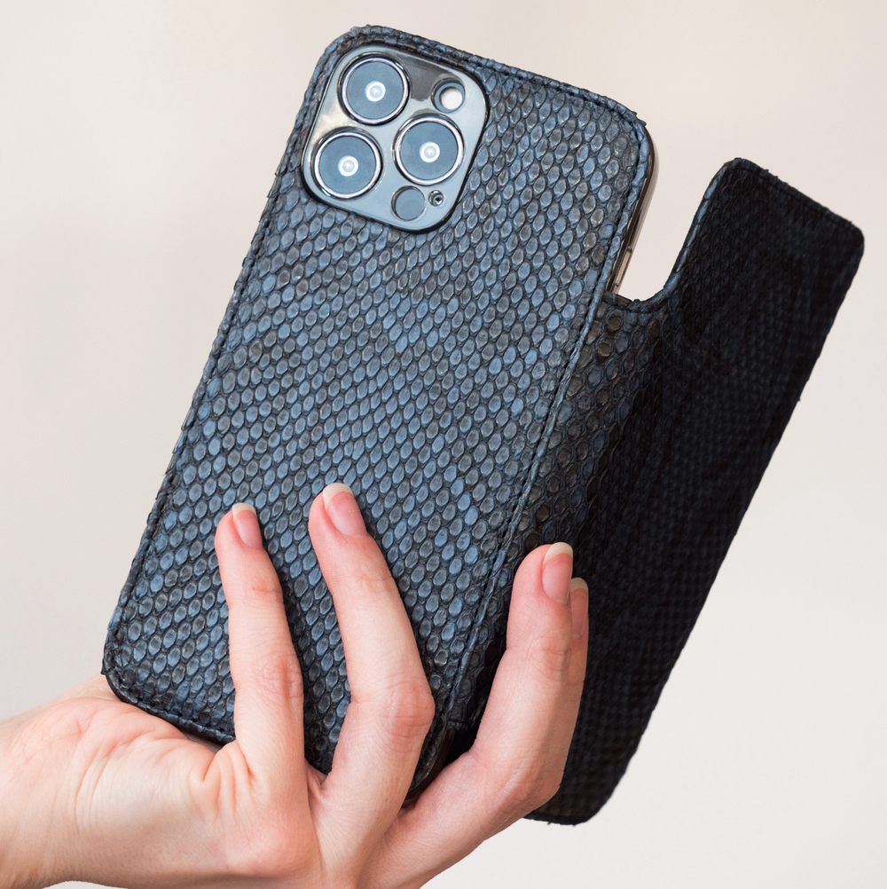 Чехол кожаный Benoit для iPhone 13 Pro синего цвета