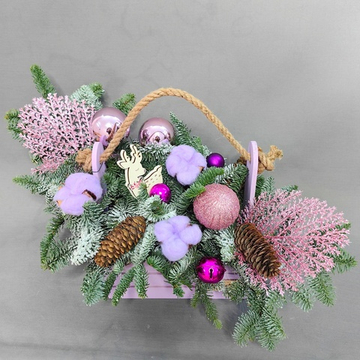 Новогодняя композиция в деревянном ящике