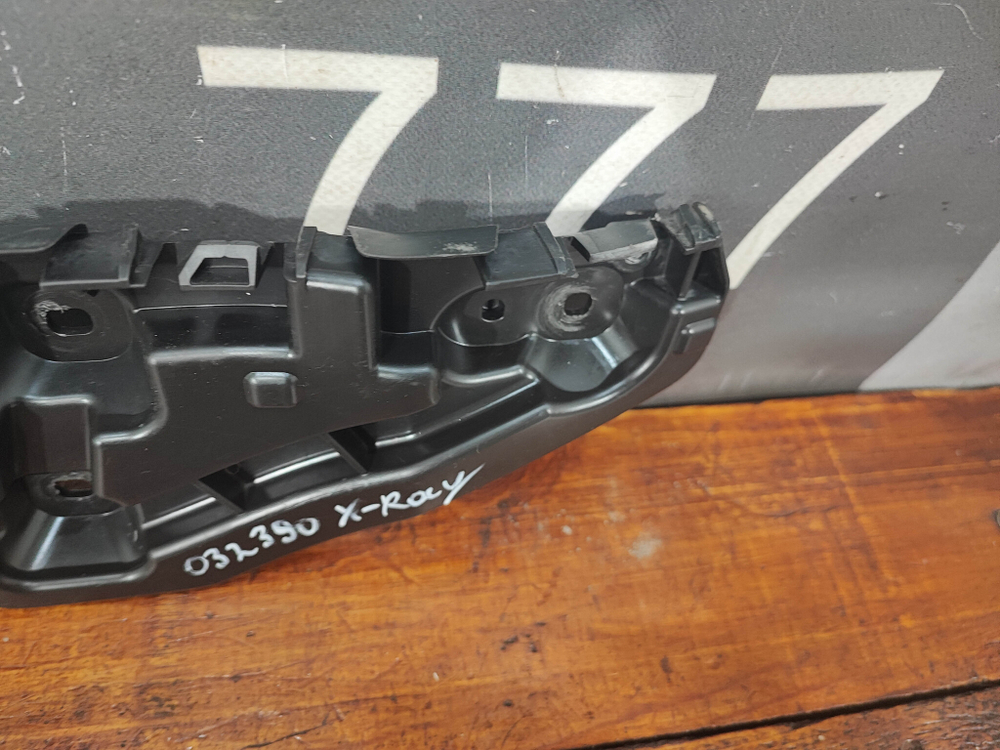 Кронштейн переднего бампера правый LADA X-Ray 15-22 Б/У Оригинал 622223196R