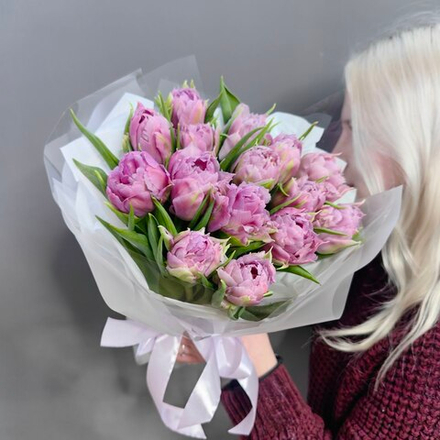 Букет из 15 пионовидных тюльпанов