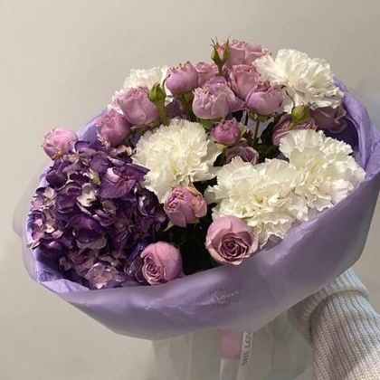 Яркий букет с гортензией