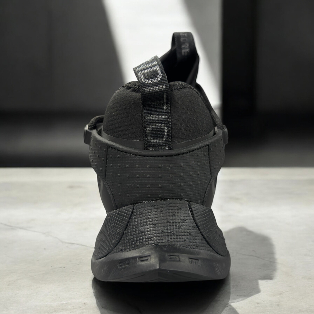 Nike Acg Mountain Fly Low • Black