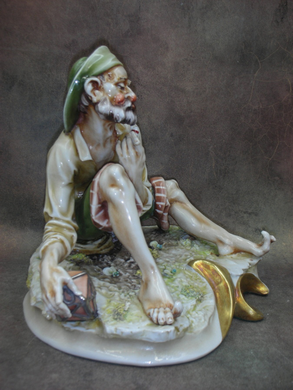 Статуэтка. Фарфор. Ранняя рыбалка. Capodimonte. Италия