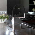 Смеситель для кухни с магнитным держателем и гибким изливом KITCHEN MAGNET 386801MA