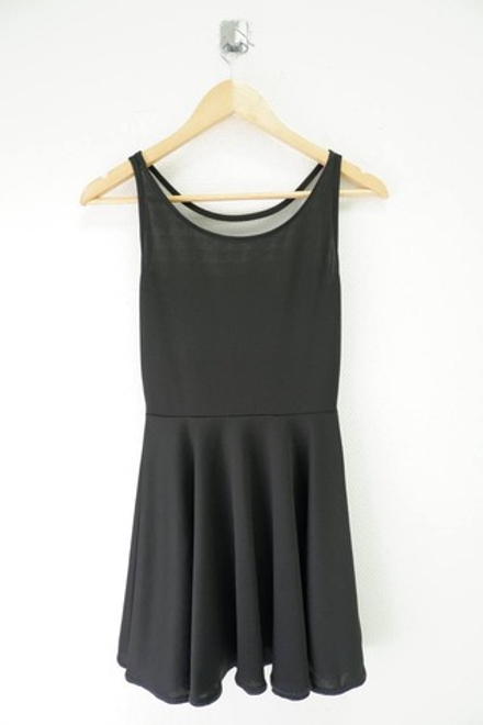 Платье лаконичное 40 размер