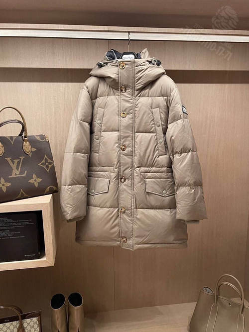 Пуховик Burberry