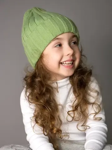 Шапка вязаная демисезонная детская
