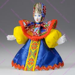 Малая подвесная кукла Крестьянка в платочке