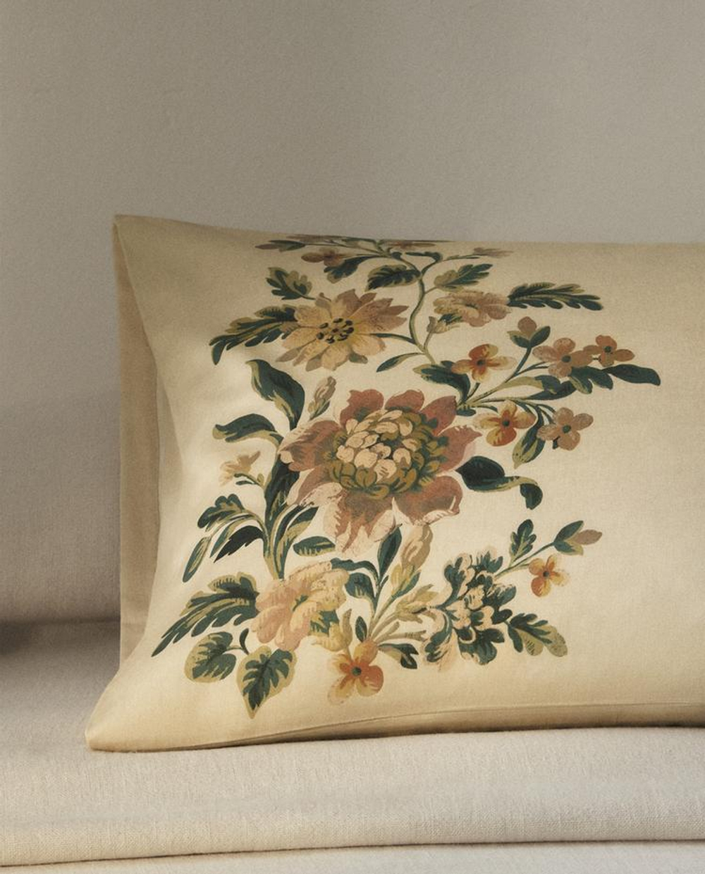 ZARA HOME САТИНОВАЯ НАВОЛОЧКА С ПРИНТОМ, ЭКРЮ