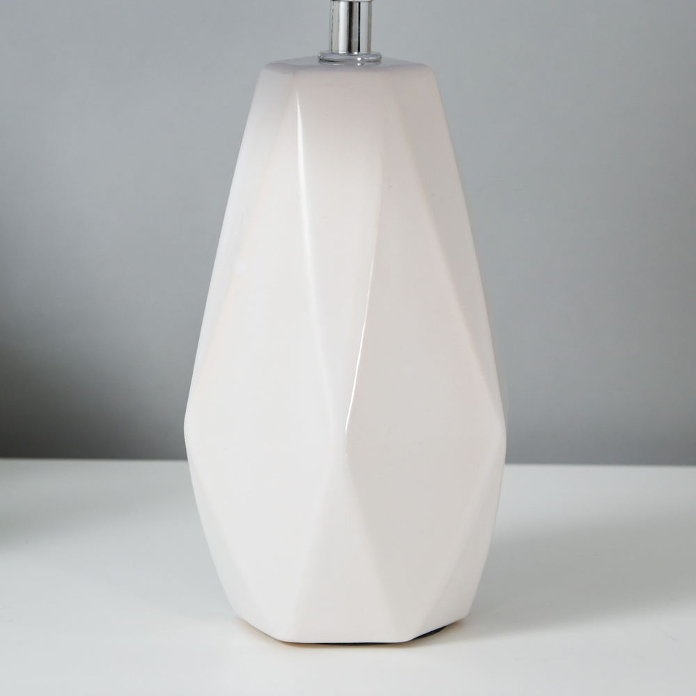 Настольная лампа 16873/ E14 40Вт белый 23х23х36 см