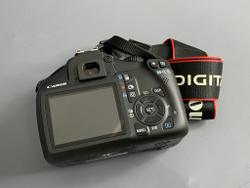 Canon 1100D kit 18-55mm 3.5-5.6 IS II 5000 кадров