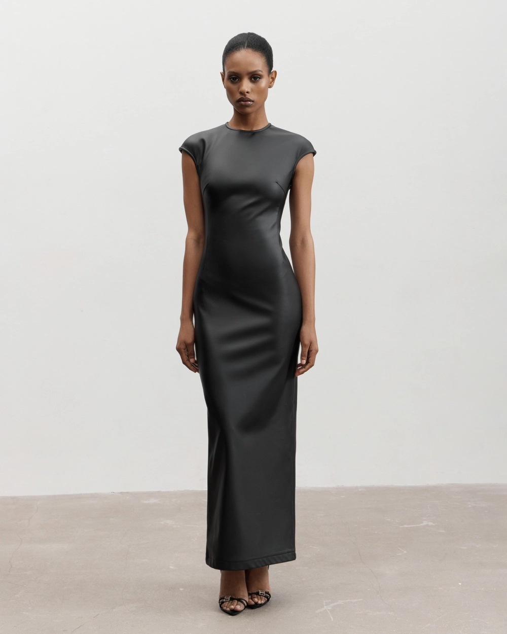 Платье макси из экокожи