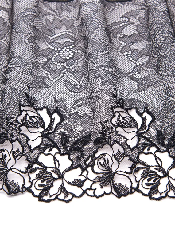 05-123 Вышивка на неэл. сетке 18 см, черный (левая)