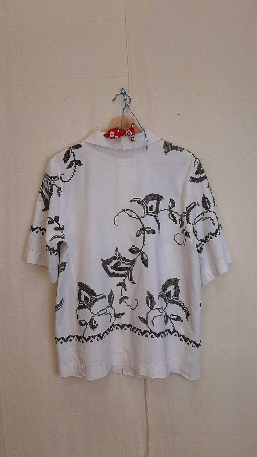 Рубашка Soeurs с Чёрными Цветами/Dark Tulip Short Sleeve Shirt белая