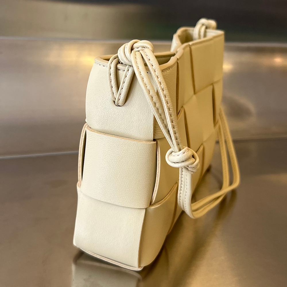 Bottega Veneta Cassette Pouch On Strap 22 cm