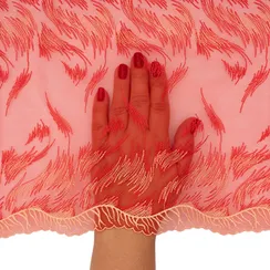 Вышивка на сетке красная 26 см