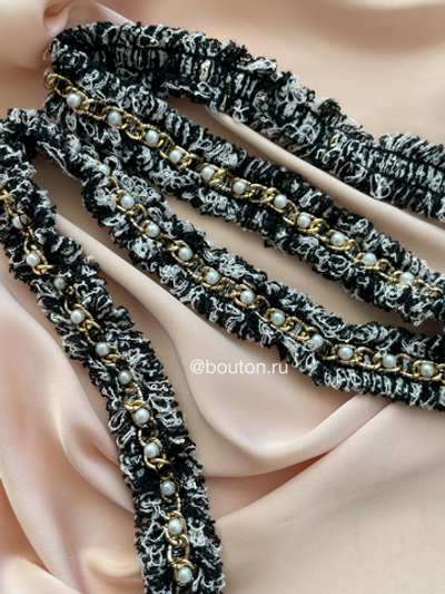 Тесьма черно-белая с жемчугом и золотистой цепью