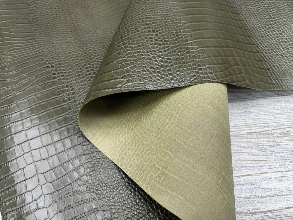 Crocco Bagon Military Olive (0,8-1,0 мм), цв. Оливковый, натуральная кожа