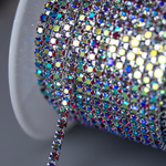 Стразовая цепь дуохромная, 2мм, красный кристалл с синим напылением в серебристых цапах