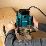 Фрезер Makita RP2303FCJ