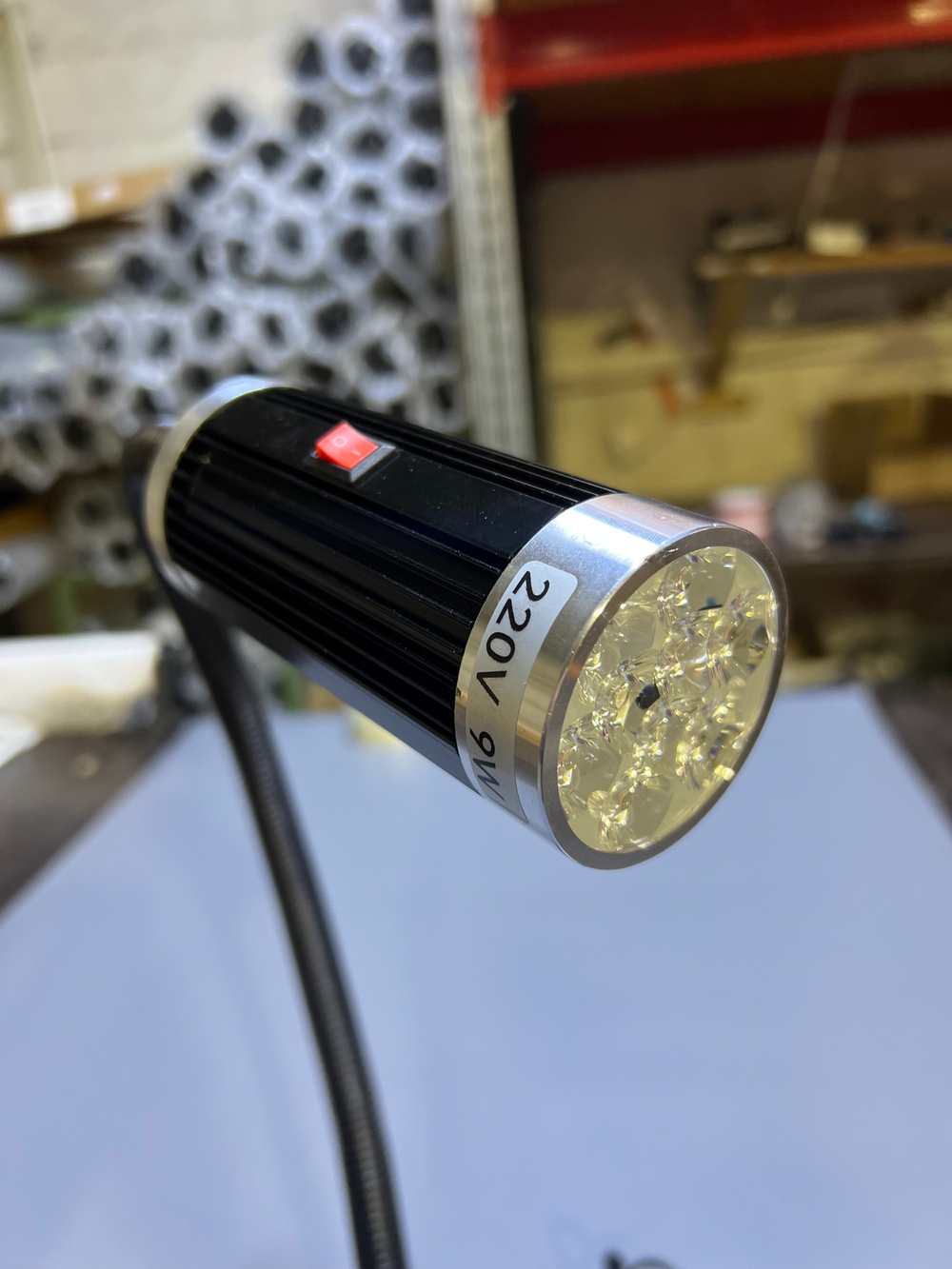 Станочный светодиодный светильник СКС на гибкой ножке 220В — LED лампа местного освещения станков с выключателем 9Вт, 900Лм, 5500К, 220В, IP40 (магнит)