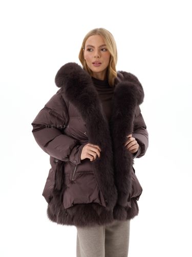 Винный пуховик с ремешками и меховыми вставками