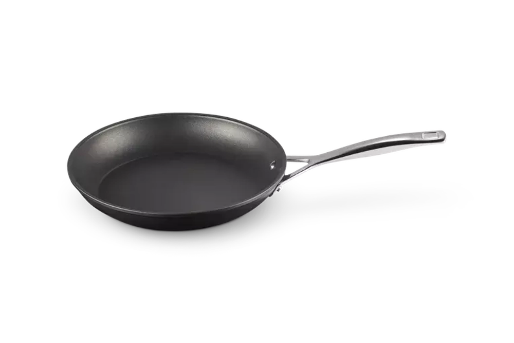 Le Creuset - Сковорода с антипригарным покрытием 26см. / артикул   51112260010001  / GTIN 630870281478