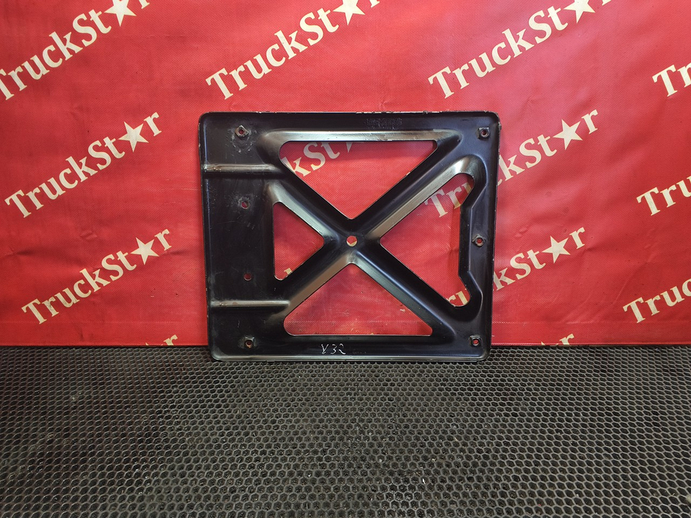 Кронштейн крыла переднего