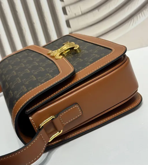 Сумки CELINE CLASSIQUE TRIOMPHE из блестящей кожи