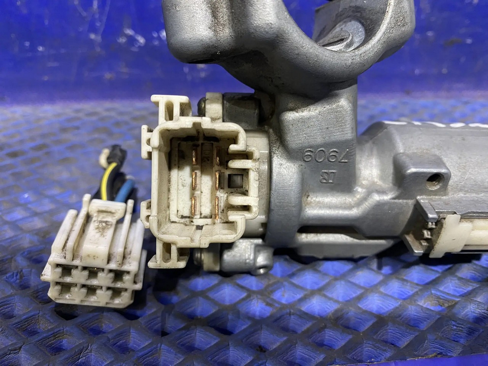 Замок зажигания TOYOTA LITEACE 2001