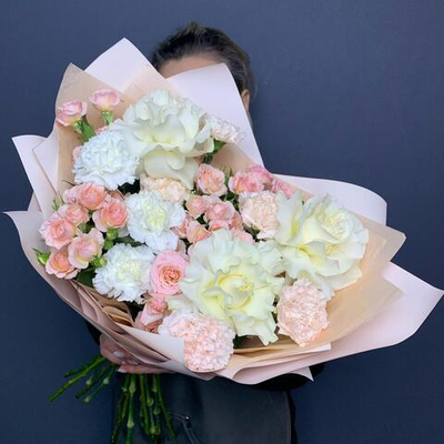 Букет "Каролина" (Французские розы, кустовая Роза, диантус)