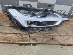 Фара правая LED Volvo XC60 2 17-нв Б/У Оригинал 31656555