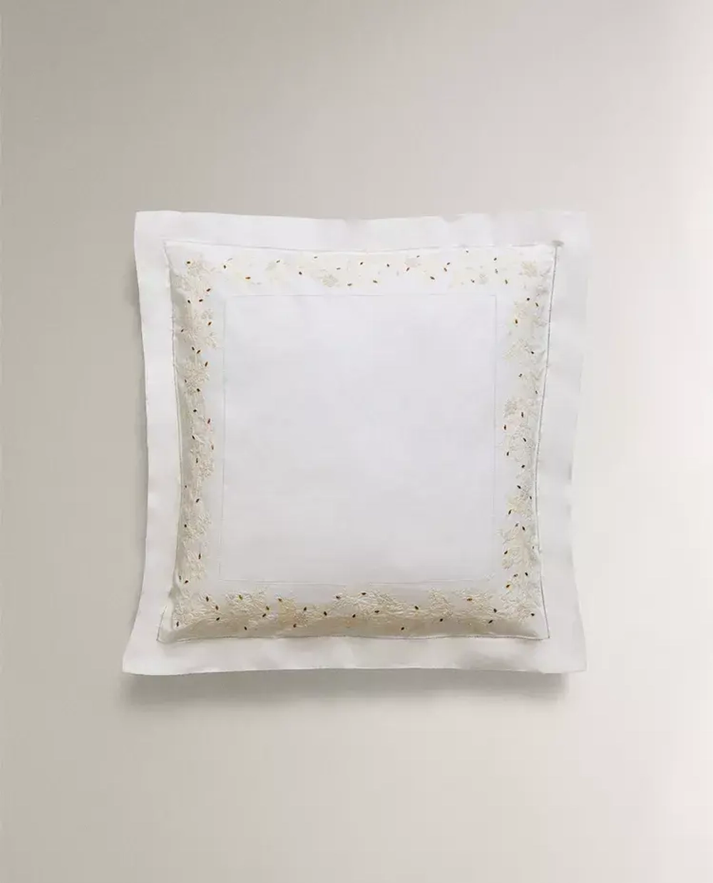 ZARA HOME НАВОЛОЧКА С ВЫШИВКОЙ В ЦВЕТОЧНОМ СТИЛЕ, ЭКРЮ
