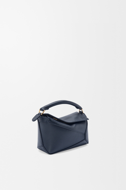 Loewe Мини-сумка Puzzle Edge из мягкой зернистой телячьей кожи, морской синий