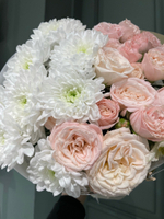 Сборный букет с кустовой пионовидной розы,  хризантемы и альстромерии