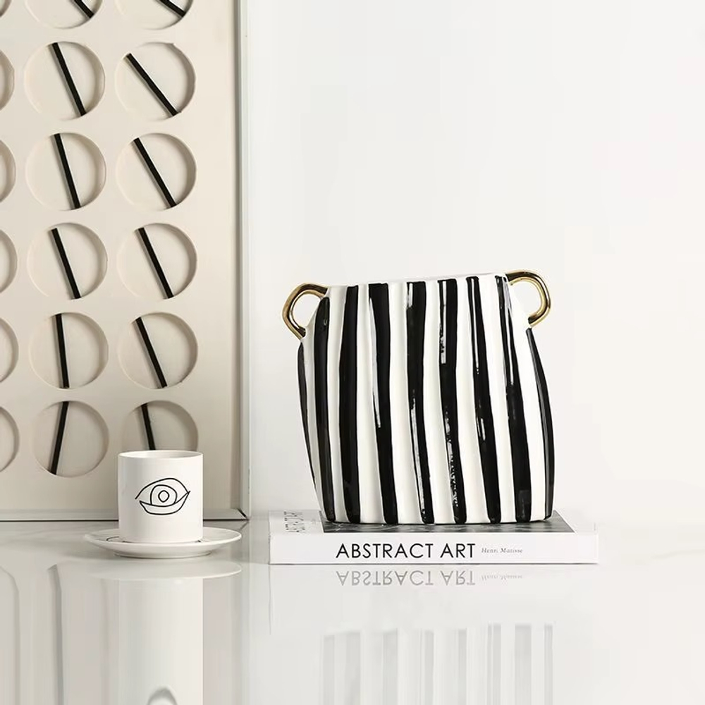 Ваза Vertical line vase B