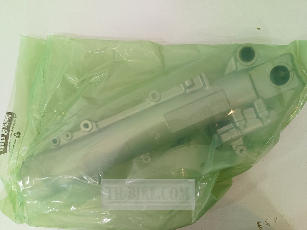 51520-MCA-A81. CASE, L. BOTTOM (SHOWA)