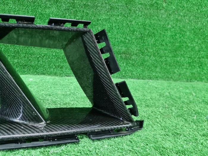 Накладка переднего бампера правая BMW M3 G80 (2020-н.в.)