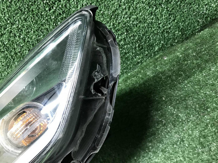 Фара правая Hyundai Grand Santa Fe 3 15-18 ксенон