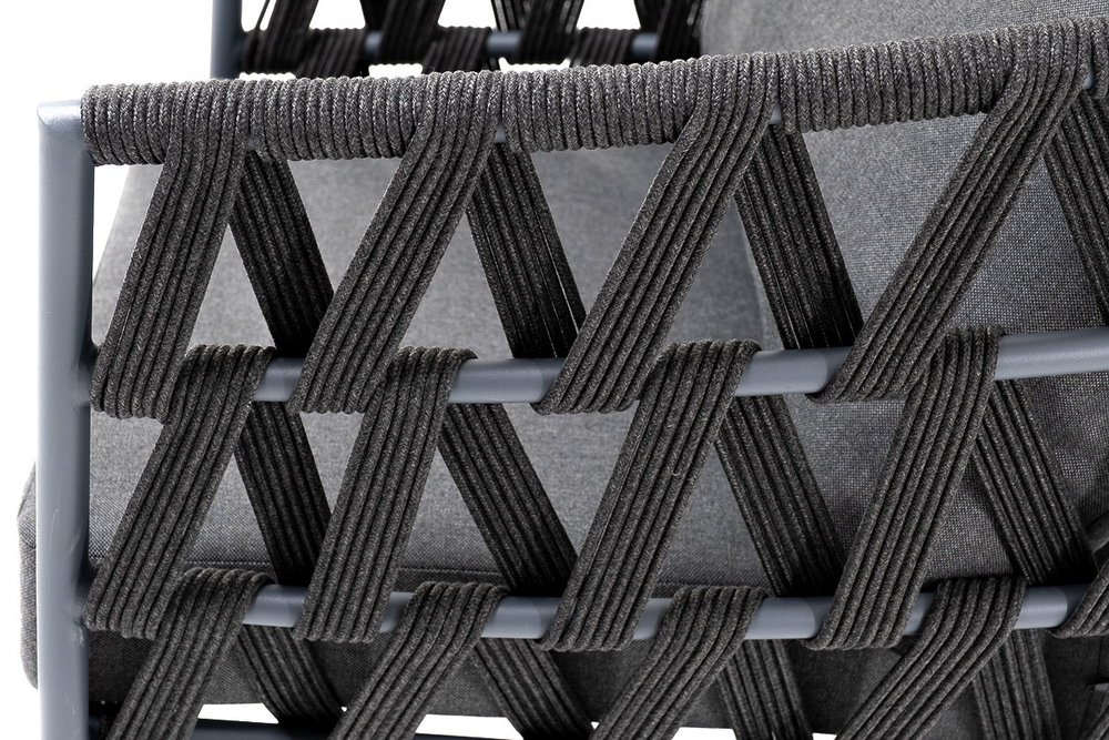 "Диего" кресло плетеное из роупа, каркас алюминий темно-серый (RAL7024) муар, роуп темно-серый круглый, ткань темно-серая 027